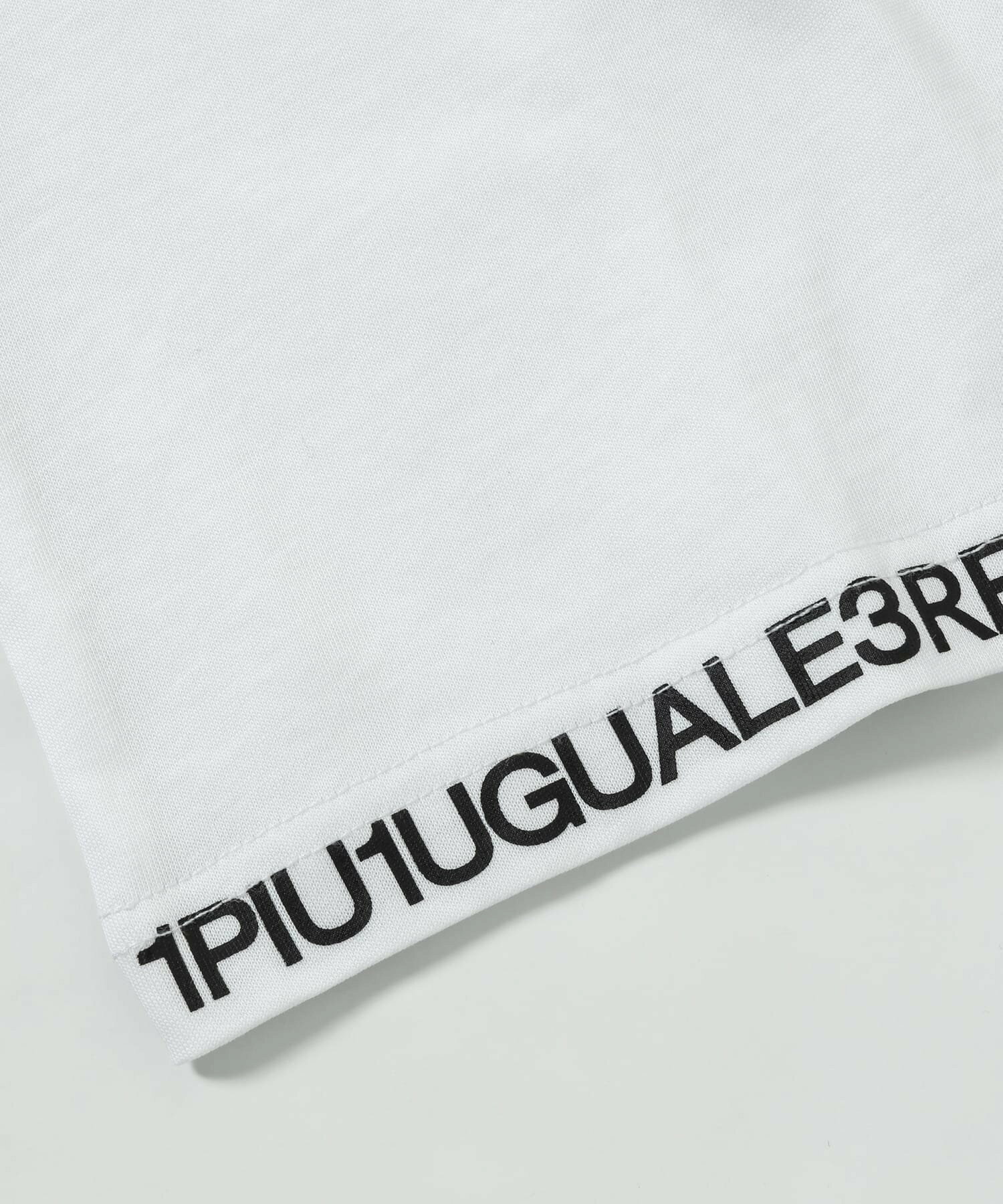 1PIU1UGUALE3 RELAX/(M)UST-24014 ネックロゴ半袖Tシャツ